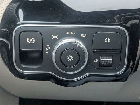 Used 2025 Mercedes-Benz CLA 250 4MATIC image 27