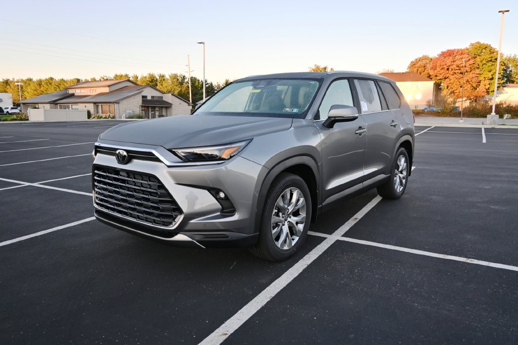 New 2026 Toyota Grand Highlander AWD image 2