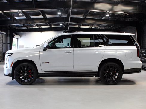 Used 2026 Cadillac Escalade V AWD/4WD image 3
