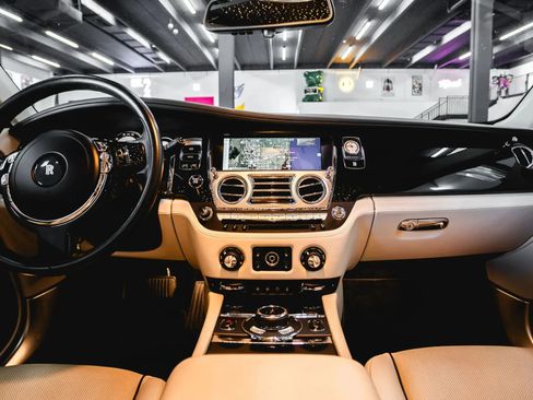 Used 2015 Rolls-Royce Wraith RWD image 35