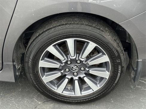 Used 2020 Toyota Sienna XLE Premium image 33