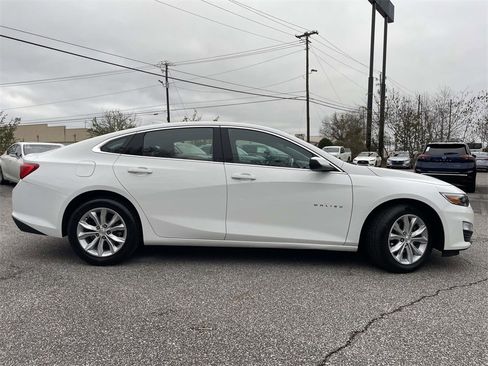 Used 2025 Chevrolet Malibu LT image 2
