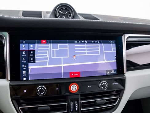 New 2026 Porsche Macan image 25