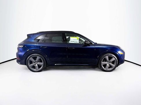 New 2025 Porsche Cayenne Turbo image 8