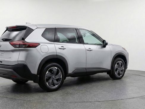 Used 2025 Nissan Rogue SV FWD image 9