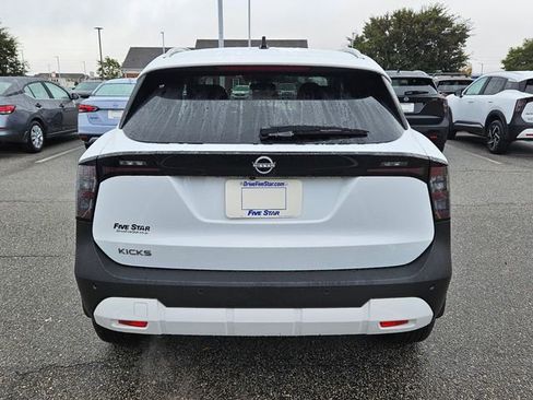 New 2026 Nissan Kicks SV image 10