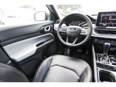 Used 2024 Jeep Compass Limited AWD/4WD image 7