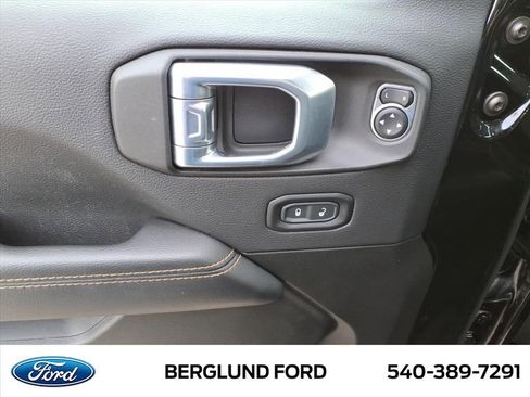 Used 2021 Jeep Gladiator Overland image 16