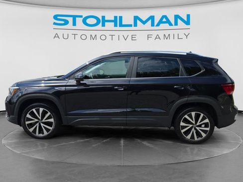 Certified 2023 Volkswagen Taos SE w/ Panoramic Sunroof Package FWD image 8