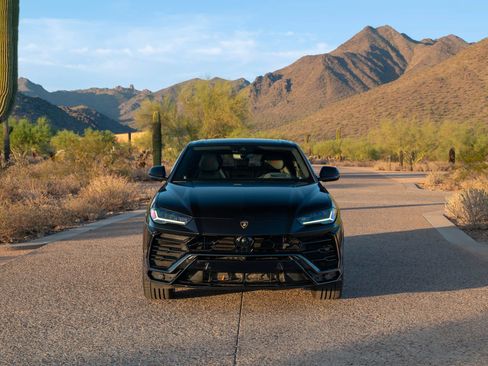 Used 2021 Lamborghini Urus AWD/4WD image 4