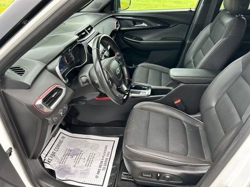 Used 2021 Chevrolet TrailBlazer RS w/ Technology Package FWD image 11