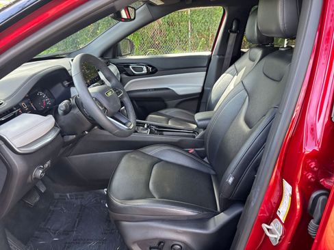 Used 2025 Jeep Compass Limited image 27