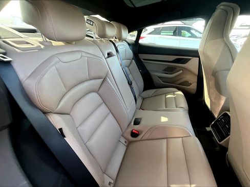Used 2022 Porsche Taycan image 19