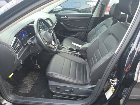 Used 2024 Volkswagen Jetta SE FWD image 5