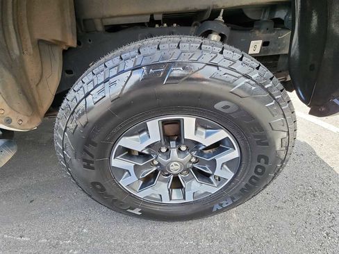 Used 2017 Toyota Tacoma TRD Off-Road image 10