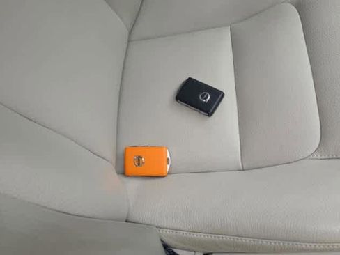 Certified 2023 Volvo XC90 B6 Plus w/ Protection Package Premier image 5