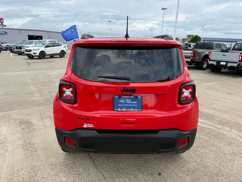 Used 2023 Jeep Renegade Altitude AWD/4WD image 6