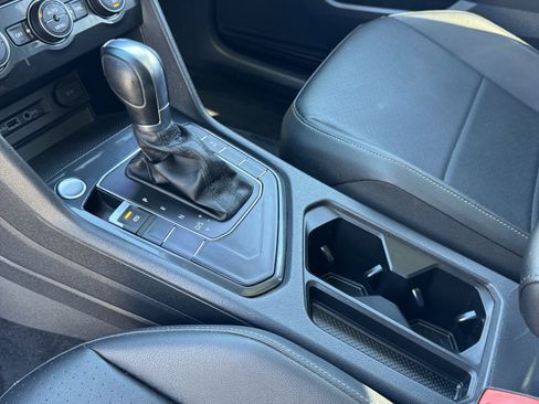 Certified 2019 Volkswagen Tiguan SE w/ Panoramic Sunroof Package image 29