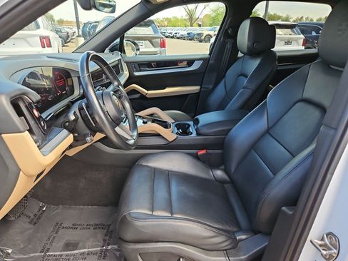 Used 2024 Porsche Cayenne AWD/4WD image 21