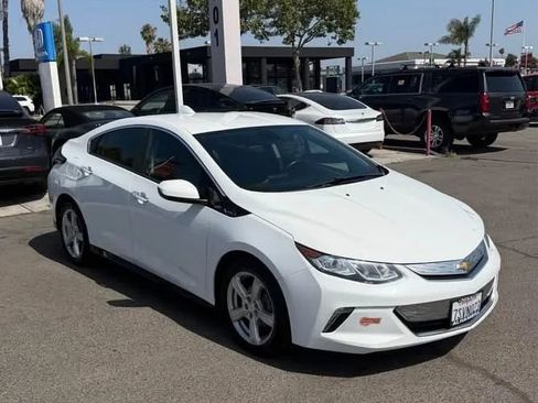 Used 2017 Chevrolet Volt LT FWD image 3