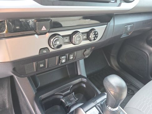 Used 2018 Toyota Tacoma SR5 RWD image 9