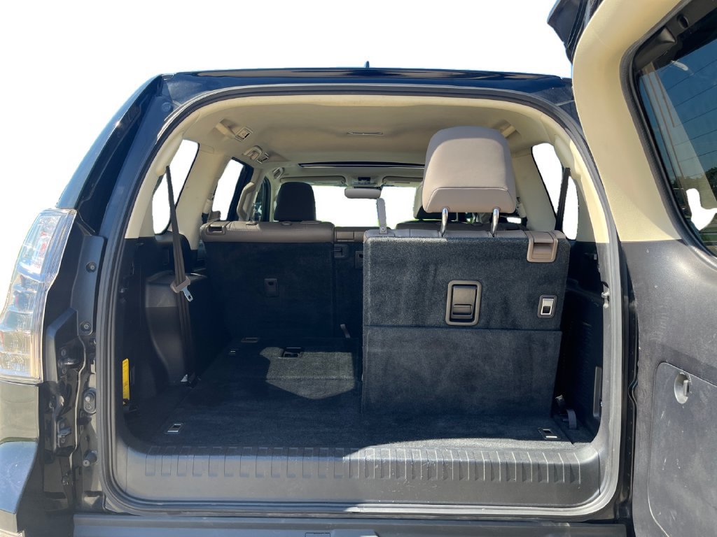 Used 2020 Lexus GX 460 Premium w/ Premium Package AWD/4WD image 29