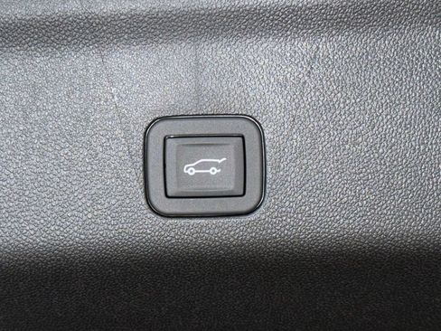 Used 2026 Cadillac Escalade Luxury w/ LPO, Floor Liner Package AWD/4WD image 19