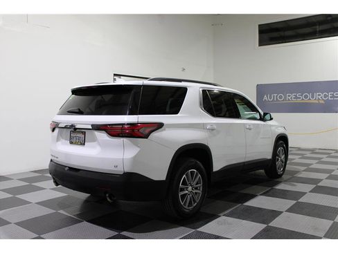 Used 2022 Chevrolet Traverse LT image 4