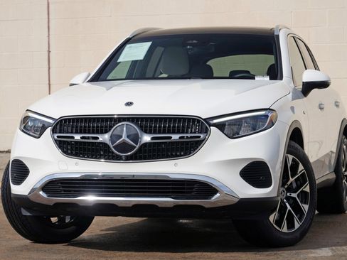 Used 2025 Mercedes-Benz GLC 350e 4MATIC image 3