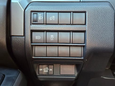 Used 2025 Toyota Tacoma TRD Off-Road image 33