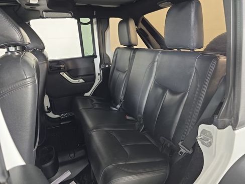 Used 2015 Jeep Wrangler Unlimited Rubicon AWD/4WD image 21