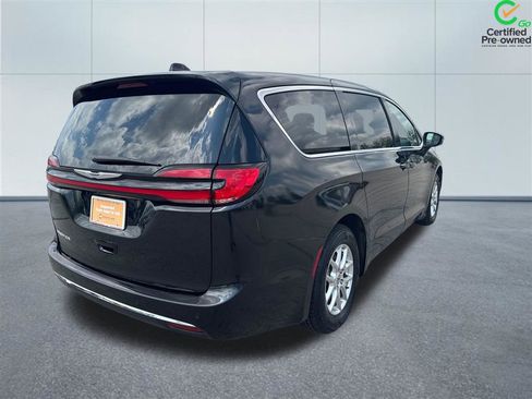Certified 2023 Chrysler Pacifica Touring-L FWD image 6