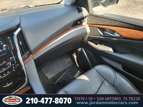Used 2019 Cadillac Escalade ESV Premium Luxury RWD image 16