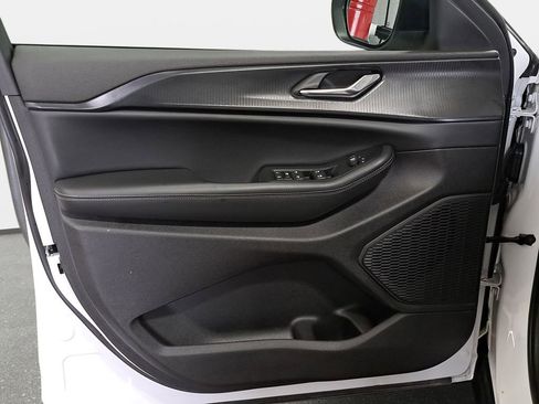 Used 2025 Jeep Grand Cherokee Laredo w/ Luxury Tech Group I image 29