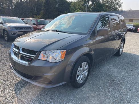 Used 2019 Dodge Grand Caravan SE FWD image 1
