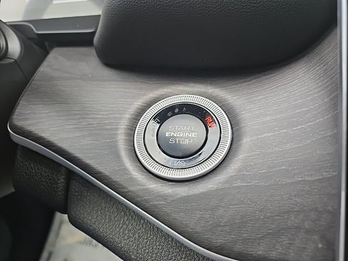 New 2025 Jeep Grand Cherokee L Limited w/ Luxury Tech Group II image 50