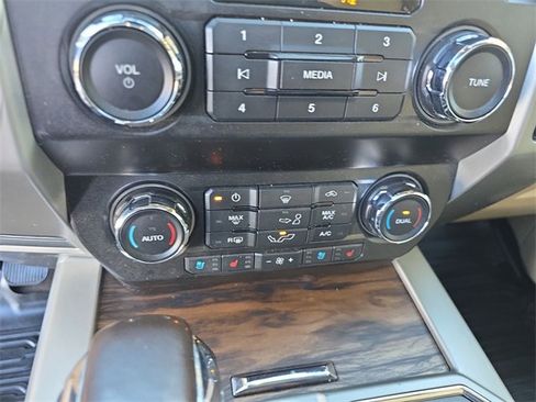 Used 2019 Ford F150 Lariat w/ Equipment Group 501A Mid image 25