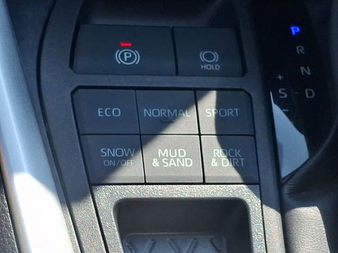 Used 2023 Toyota RAV4 LE AWD/4WD image 23
