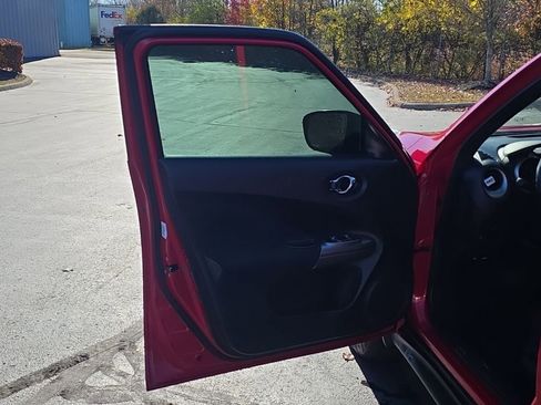 Used 2016 Nissan Juke S image 12