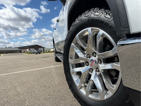 Used 2021 GMC Sierra 1500 SLT w/ SLT Premium Plus Package AWD/4WD image 38