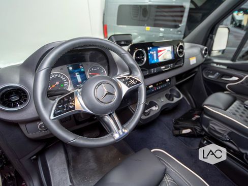 Used 2025 Mercedes-Benz Sprinter 3500 image 19