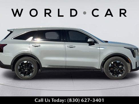 Certified 2025 Kia Sorento S image 15