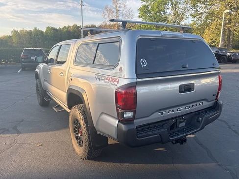 Used 2018 Toyota Tacoma TRD Off-Road image 10