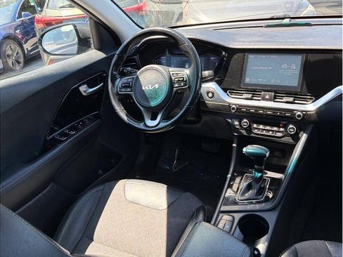 Used 2022 Kia Niro EX FWD image 5