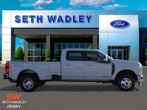 New 2026 Ford F350 Platinum w/ FX4 Off-Road Package image 2