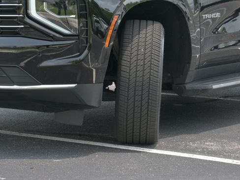 Used 2025 Chevrolet Tahoe LT RWD image 34
