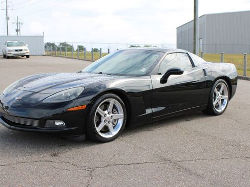 Used 2005 Chevrolet Corvette Coupe w/ Preferred Equipment Group RWD image 2