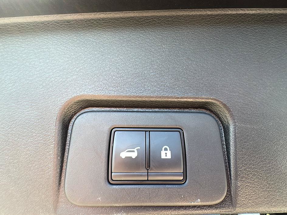 Certified 2025 Nissan Rogue SV FWD image 39