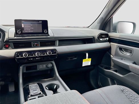 Certified 2025 Honda Pilot Sport image 26