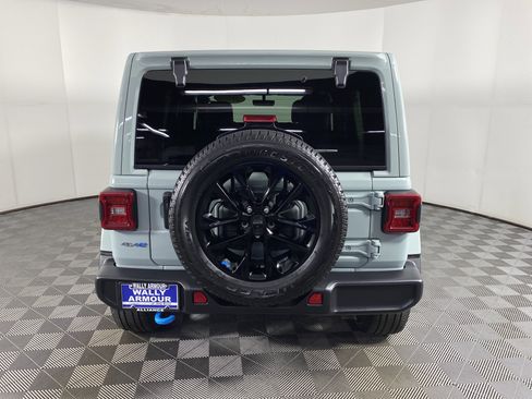 Used 2023 Jeep Wrangler Sahara image 9